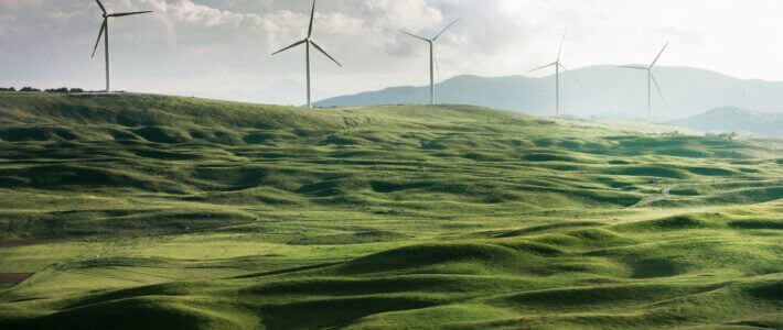 Energie kann mit Windrädern eingefangen werden.