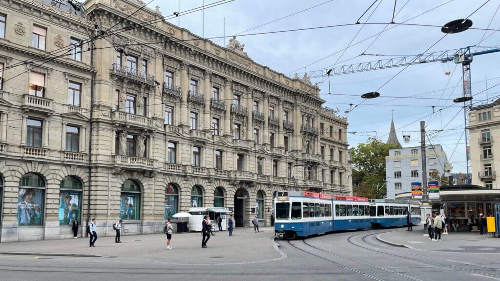 Credit Suisse Zürich Paradeplatz Grossbank Schweiz UBS Börse SIX Index SMI