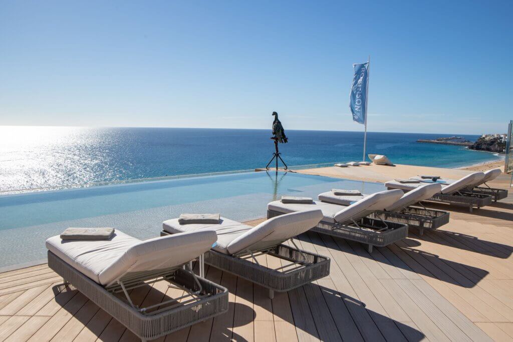 Relaxen am Pool und mit Meerblick auf Fuerteventura