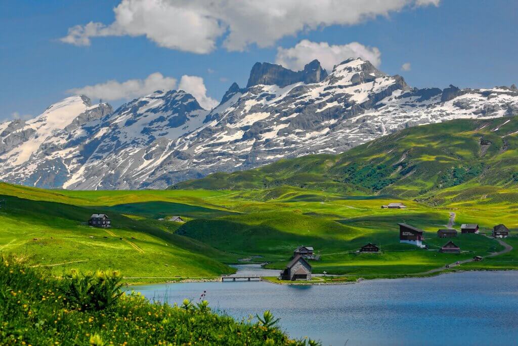 Berge und Täler bestimmen die Schweizer Landschaft