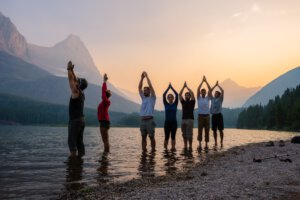 Yoga Class in the lake (Bild: unsplash)