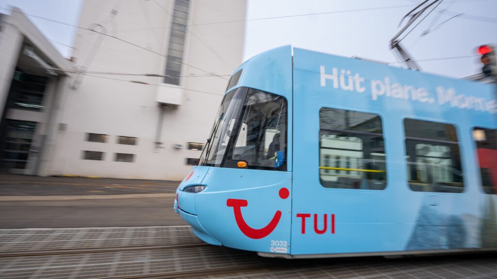 Tram-Werbung von Tui Suisse