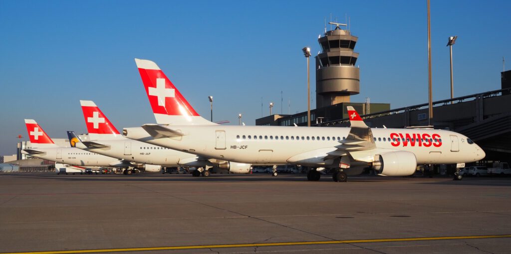 Flugzeuge der Swiss am Flughafen in Zürich