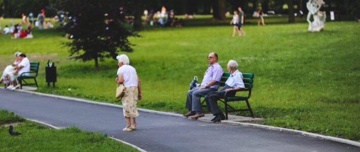 Pensionäre in einem Park