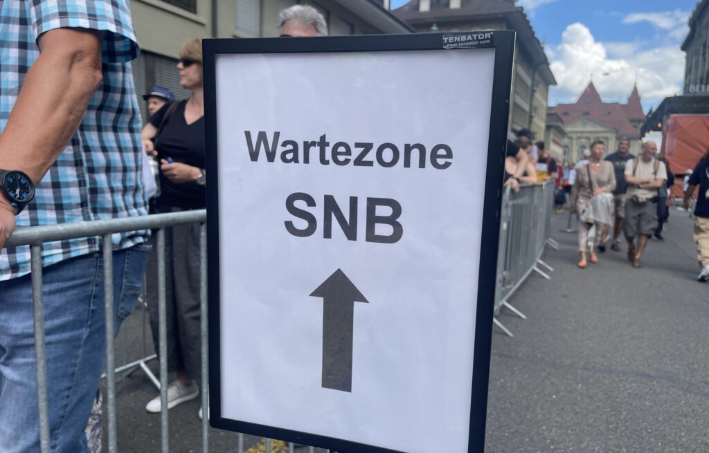 Wartezone vor der Schweizerischen Nationalbank SNB in der Kochergasse in Bern