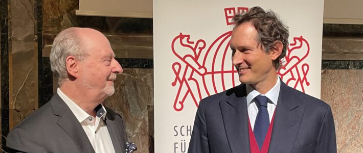 John Elkann (rechts) mit Martin Meyer (links)