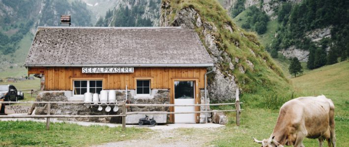 Ein Haus in den Schweizer Bergen