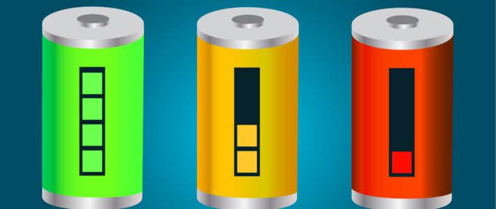 Drei Batterien mit unterschiedlicher Energieladung