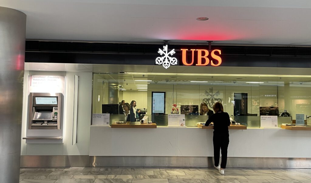 Ein Schalter der Grossbank UBS