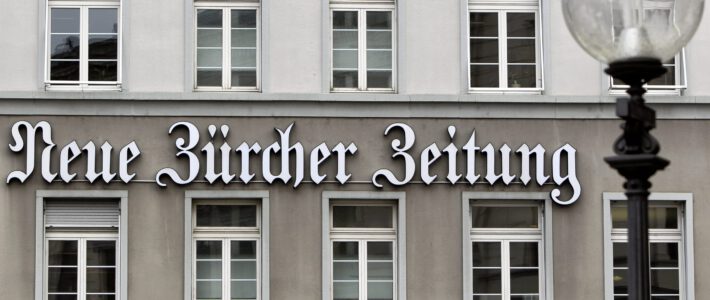 Die «Neue Zürcher Zeitung» an der Zürcher Falkenstrasse