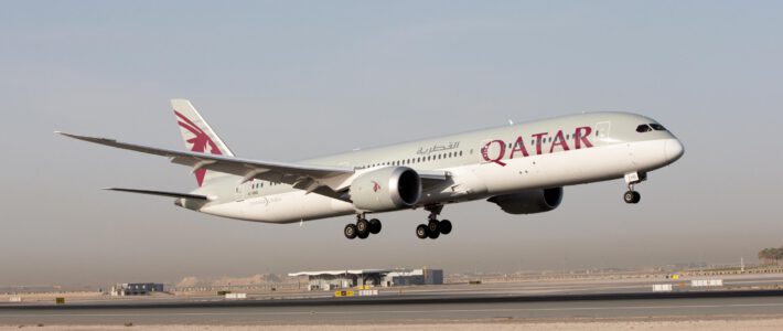 Ein Flugzeug von Qatar Airways