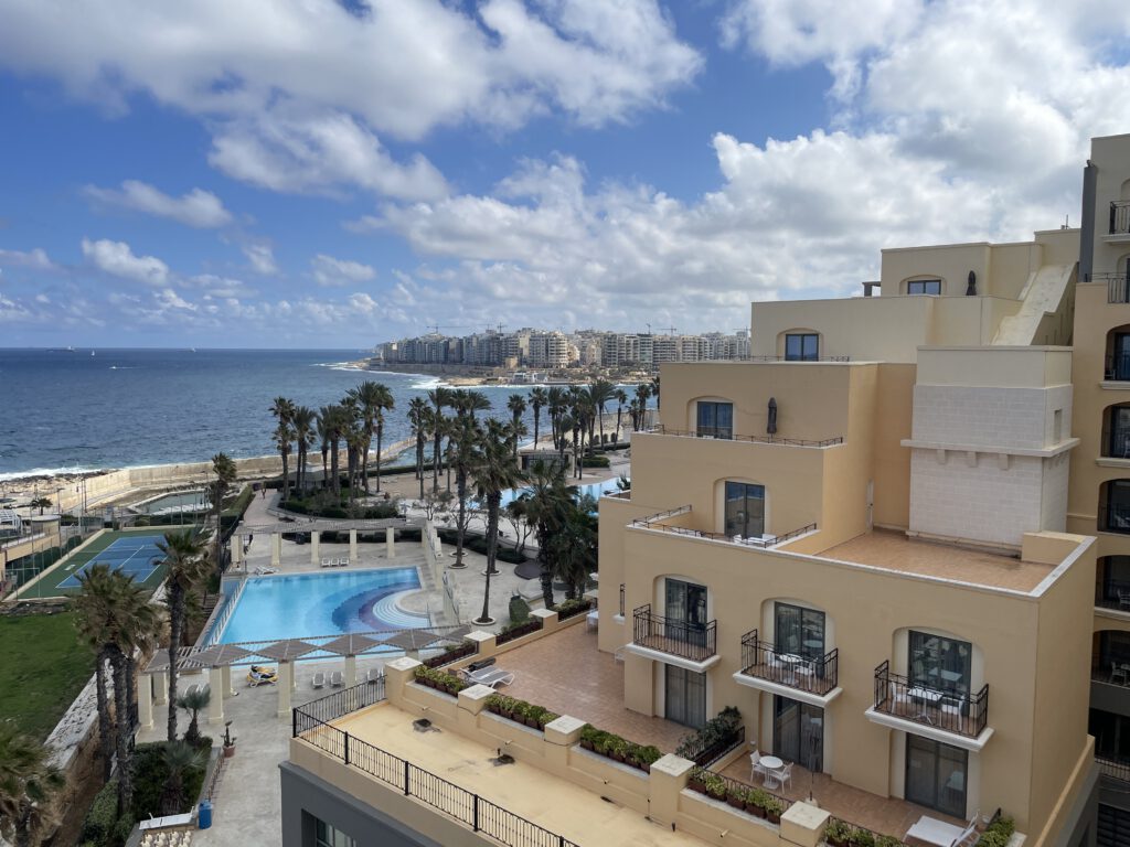 Ausblick auf das Meer und die Städte Maltas