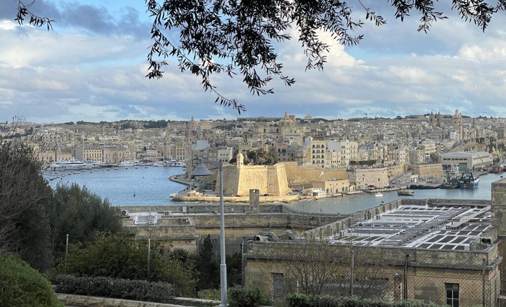 Ein Blick auf die Hauptstadt Maltas Valletta