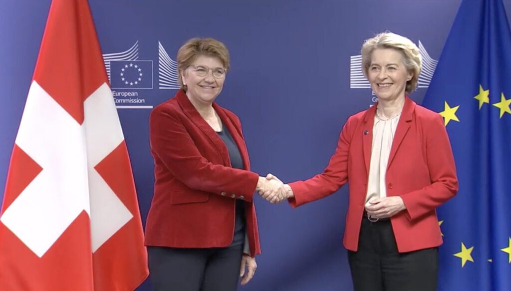 Schweizer Bundespräsidentin Viola Amherd mit EU-Kommissionspräsidentin Ursula von der Leyen