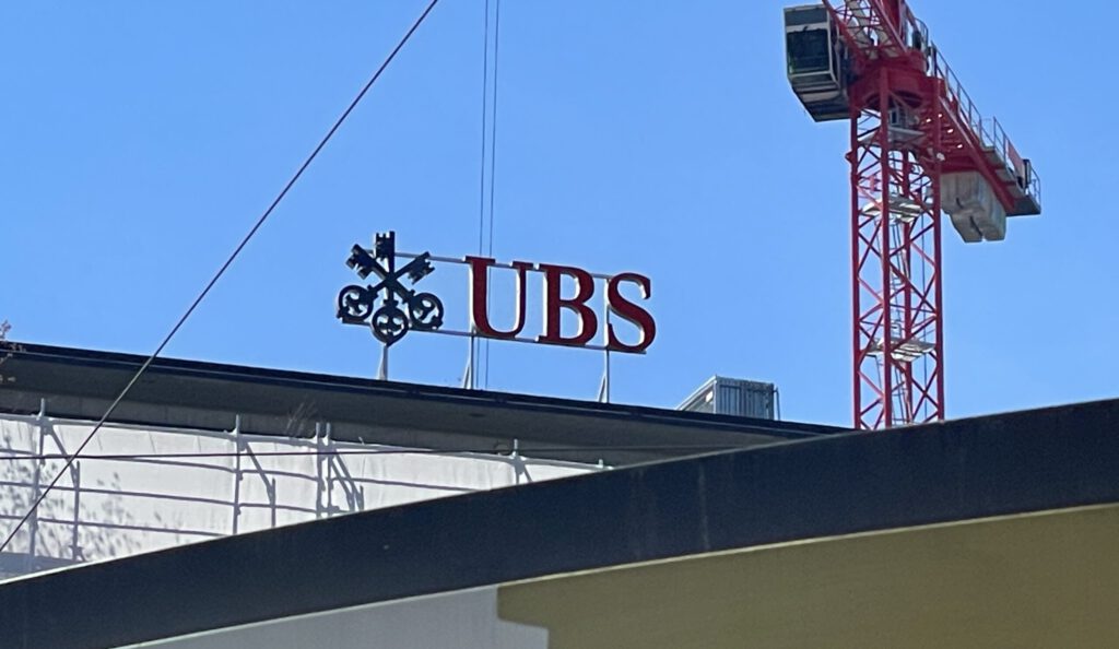 Das Logo der UBS auf ihrem Gebäude am Zürcher Paradeplatz