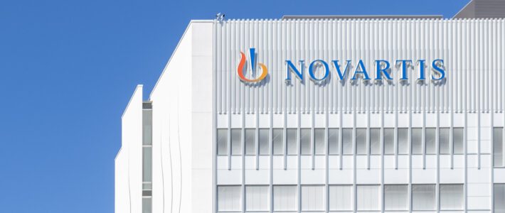 Ein Gebäude von Novartis auf dem Campus in Basel