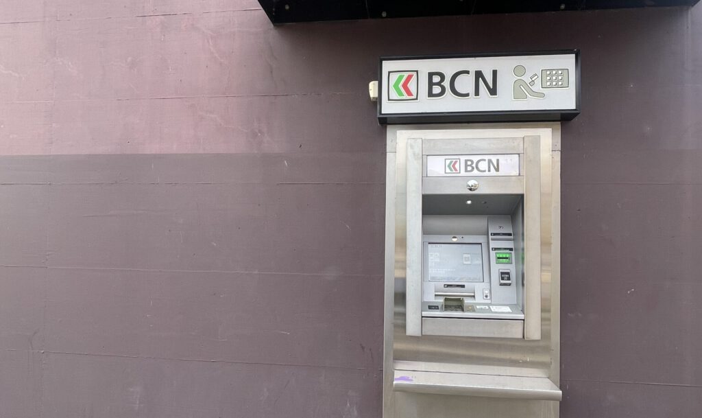 Ein Bancomat der BCN in Neuenburg