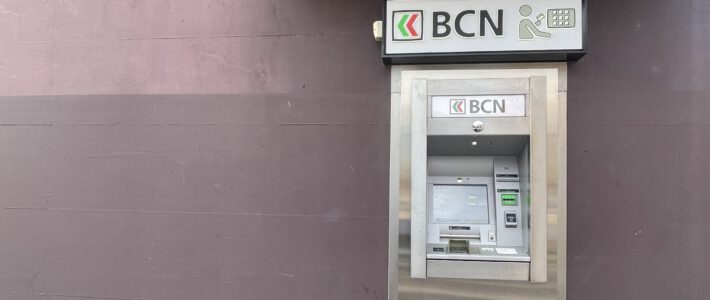 Ein Bancomat der BCN in Neuenburg