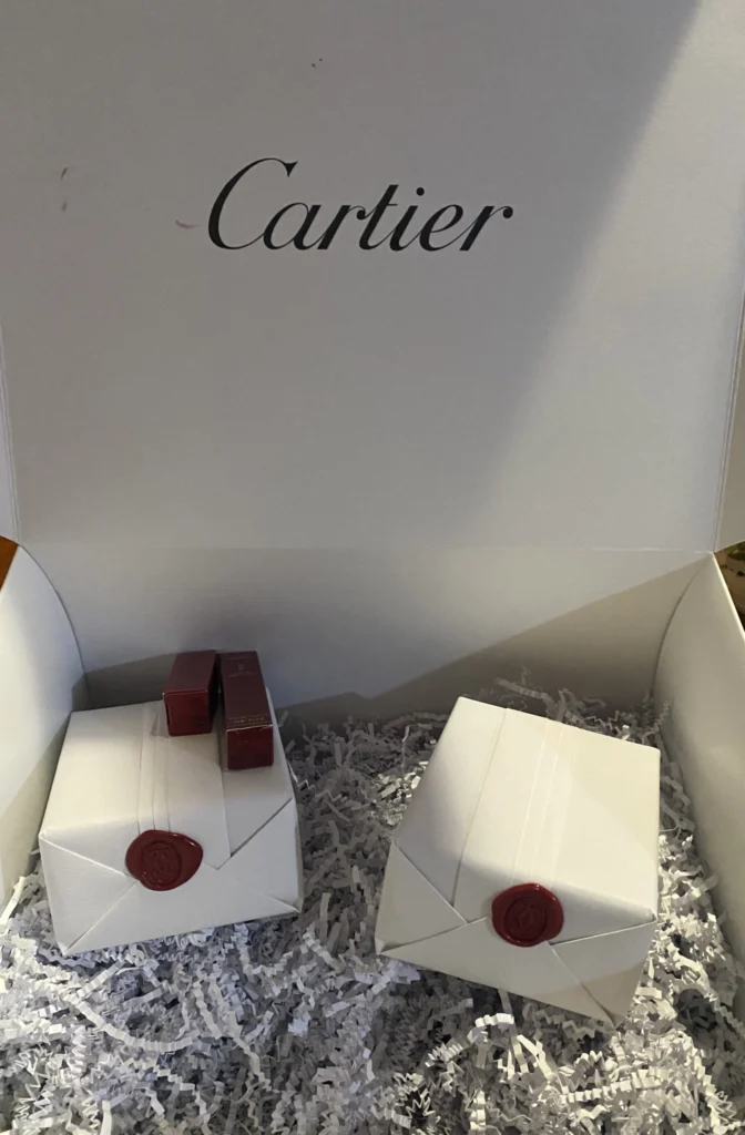Charakteristische Verpackung von Cartier