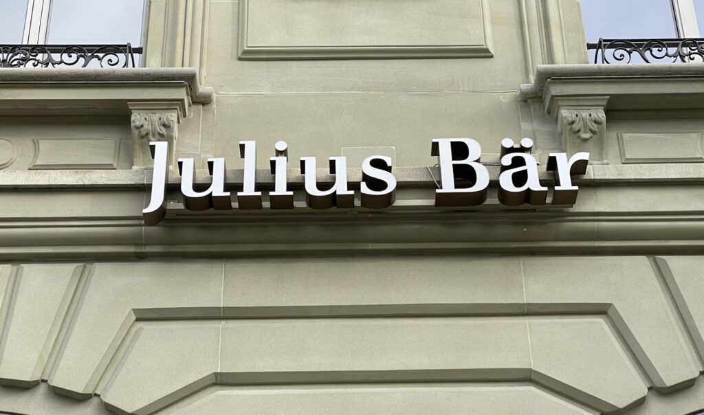 Das Logo von Julius Bär an einer Bankfiliale in Bern