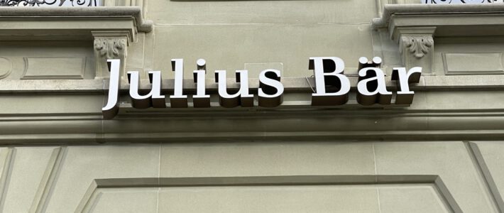 Das Logo von Julius Bär an einer Bankfiliale in Bern