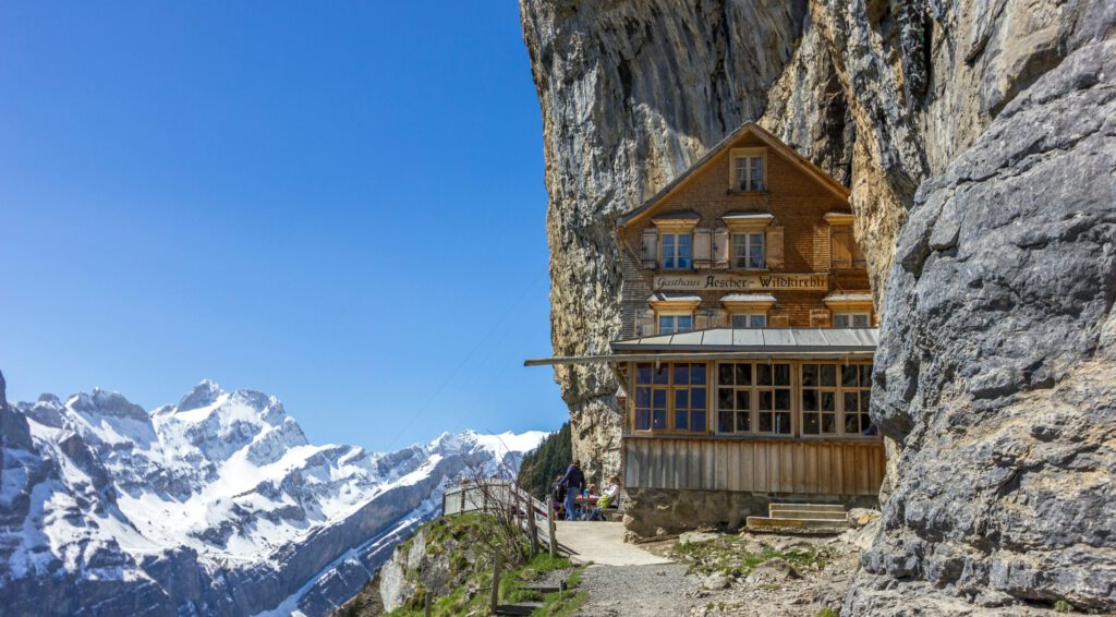 Ein Gasthaus in den Schweizer Bergen