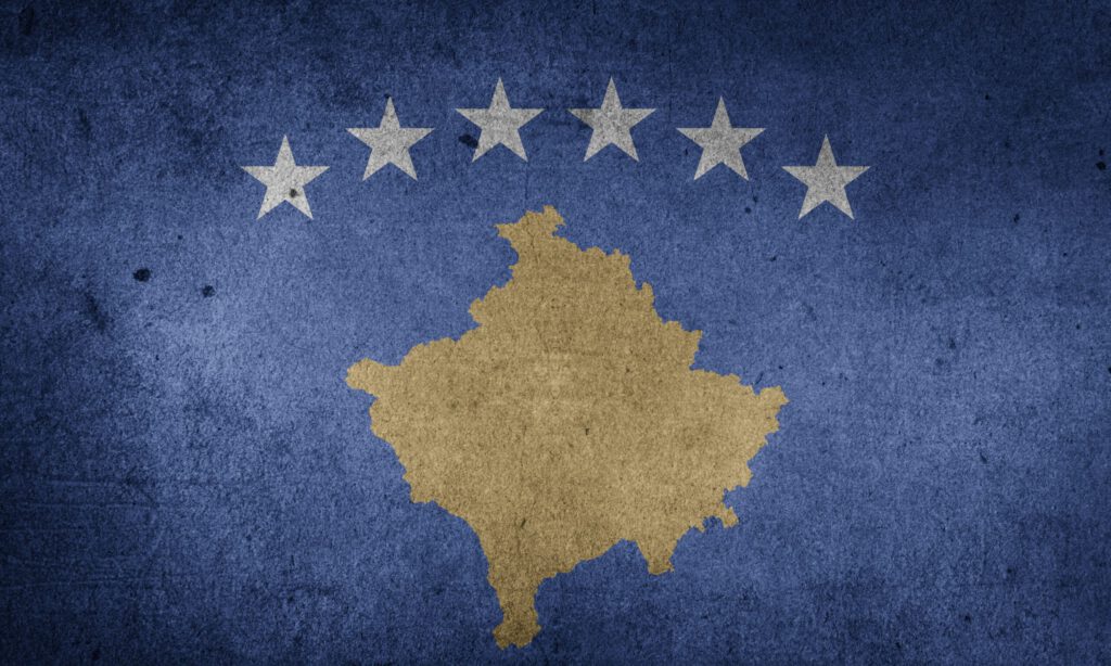 Eine Flagge der Republik Kosovo