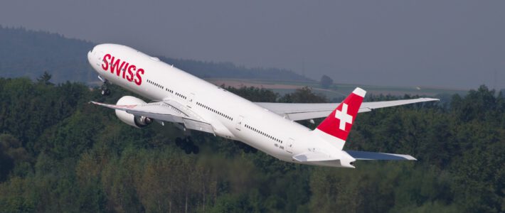 Ein Flugzeug der Swiss beim Start