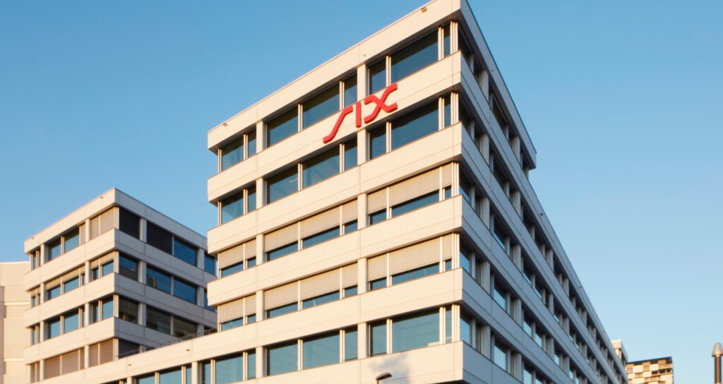 Die Schweizer Börse SIX mit einem Logo am Gebäude