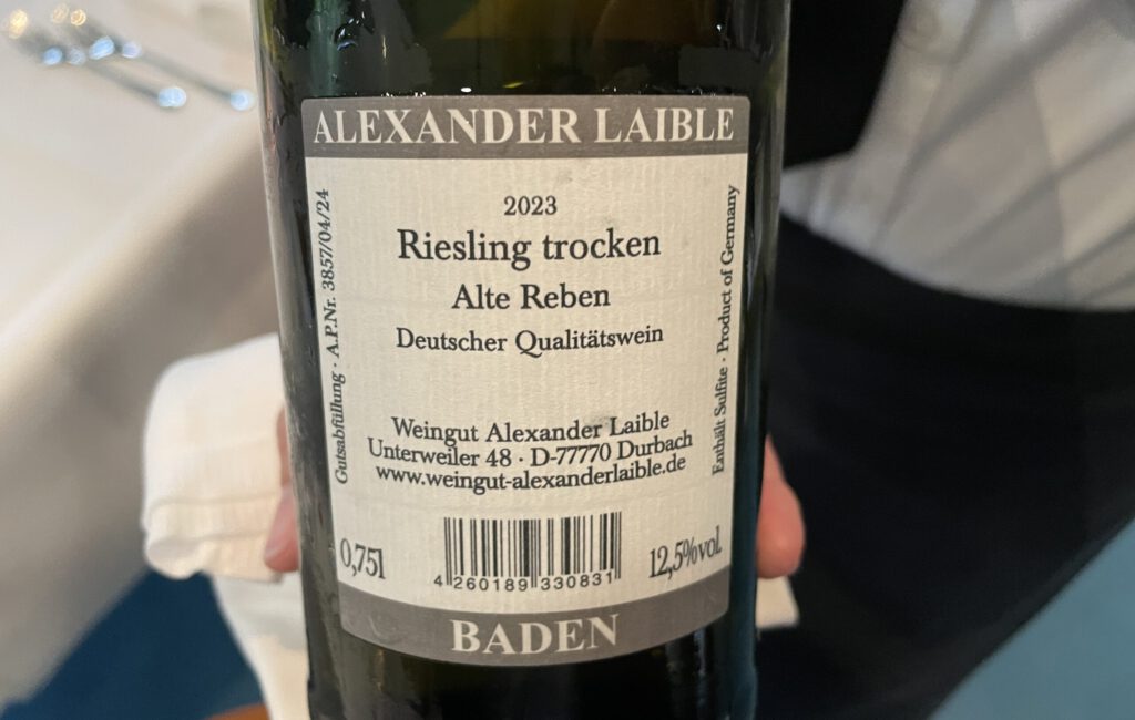 Rückseite einer Flasche Riesling Alexander Laible «Alte Reben» 2023