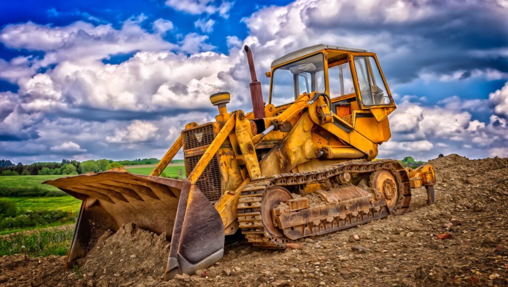 Eine Baumaschine auf einem Feld