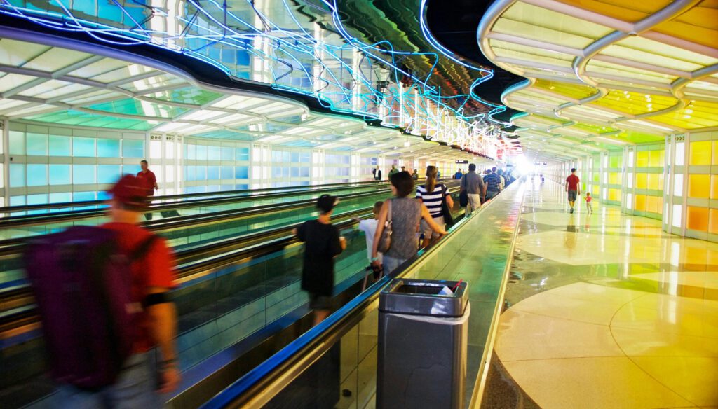 Menschen am Flughafen in Chicago