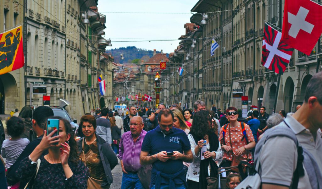 Touristen in der Altstadt von Bern