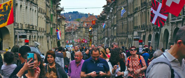 Touristen in der Altstadt von Bern