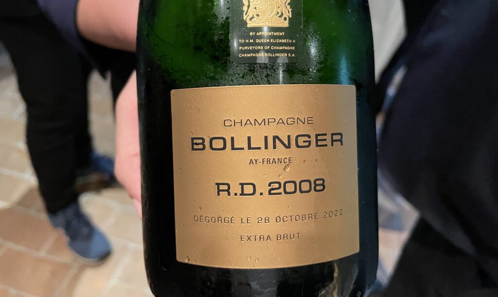 Eine Flasche Bollinger-Champagner R.D. 2008