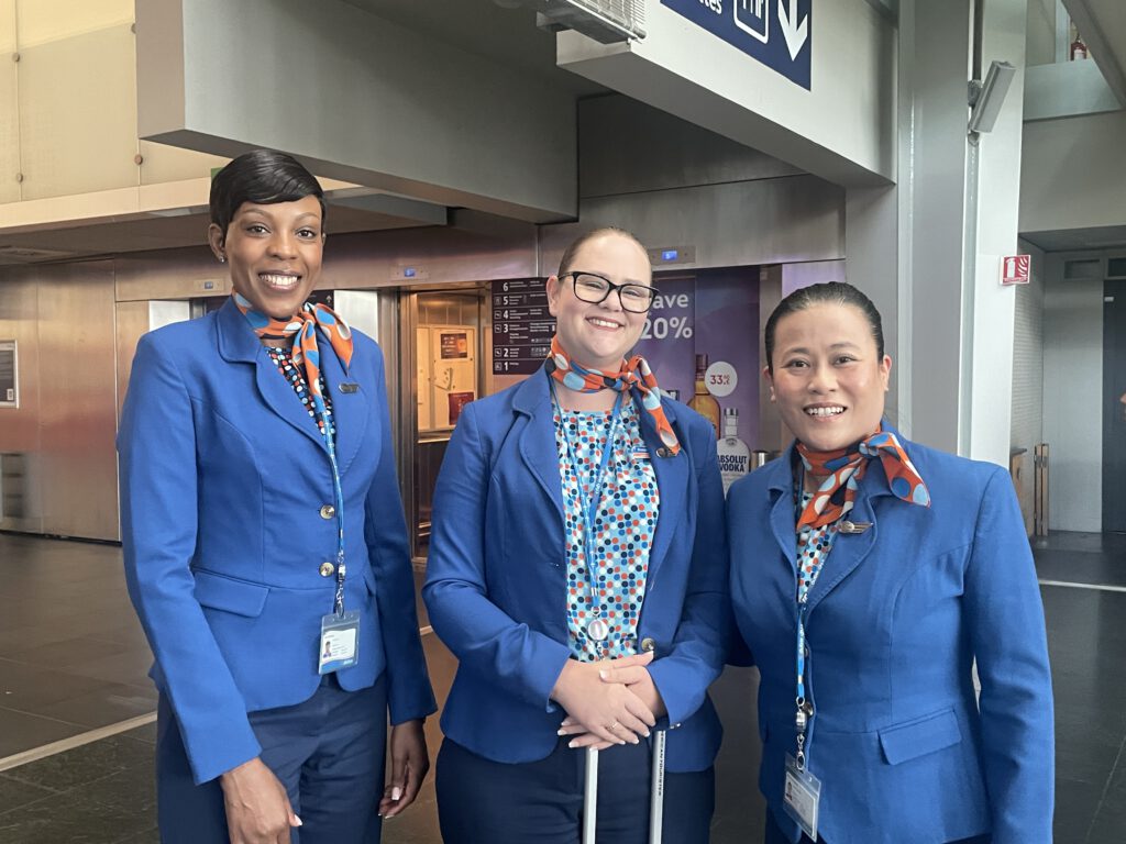 Crew von flydubai am Euroairport