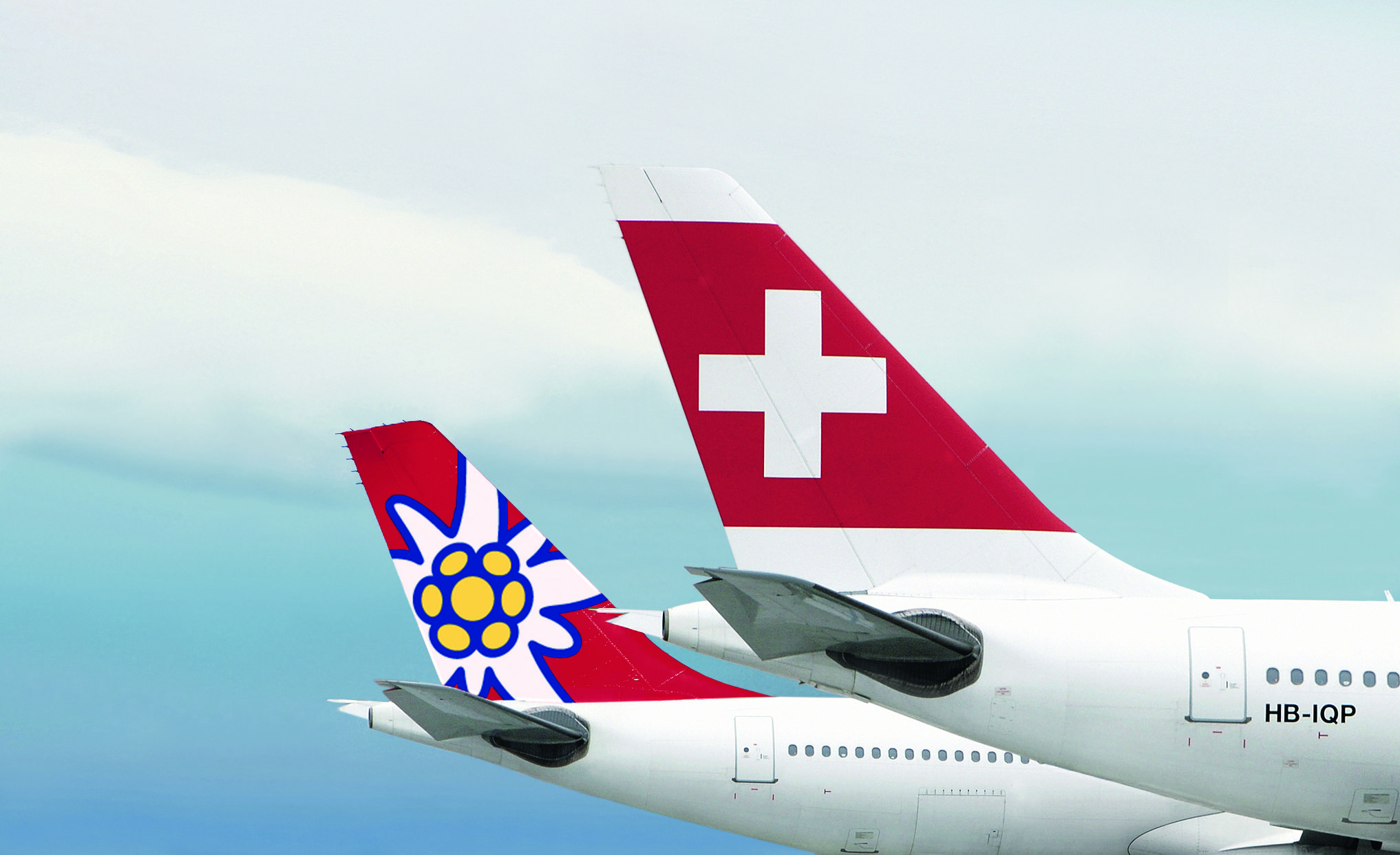 Die Logos von Swiss und Edelweiss an Flugzeugen