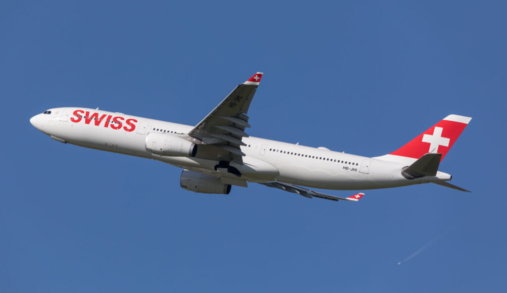 Ein Flugzeug der Swiss in der Luft