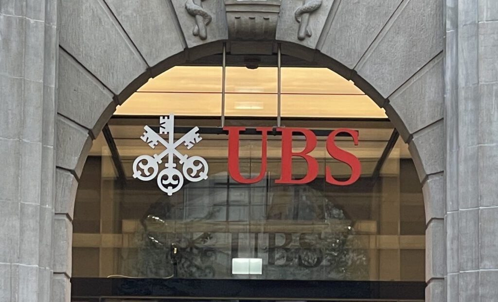 Das Logo der UBS an der Zürcher Bahnhofstrasse