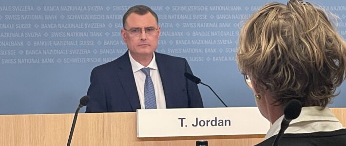 SNB-Chef Thomas Jordan vor den Medien