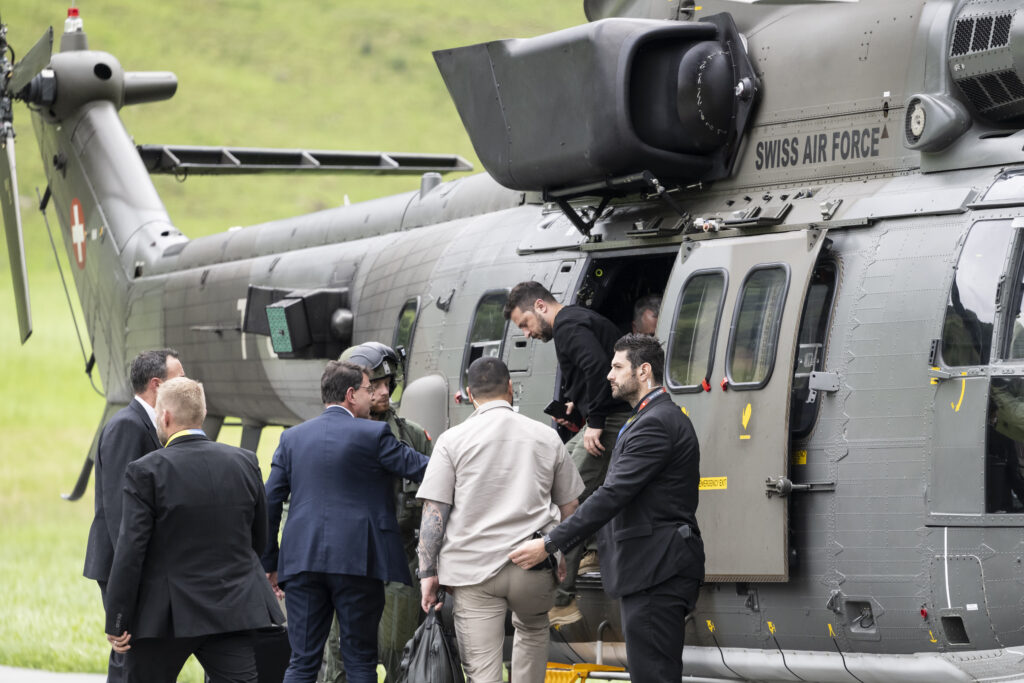 Ukrainischer Präsident Wolodimir Selenski in einem Schweizer Militärhelikopter