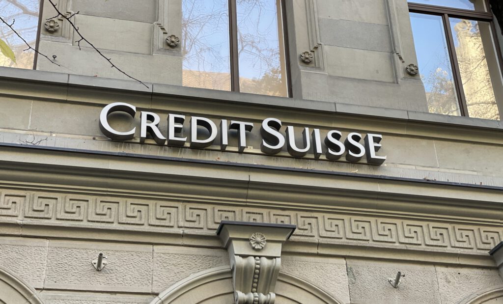 Das Logo der Credit Suisse an einem Gebäude in der Zürcher Bahnhofstrasse