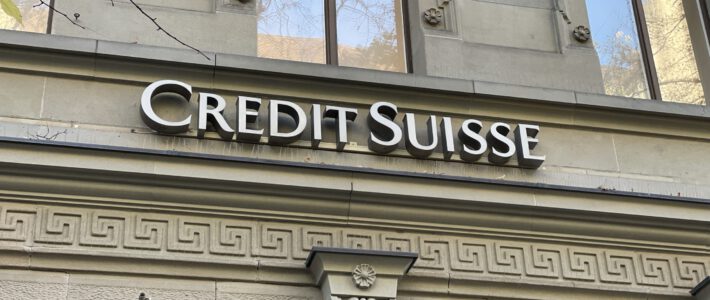 Das Logo der Credit Suisse an einem Gebäude in der Zürcher Bahnhofstrasse