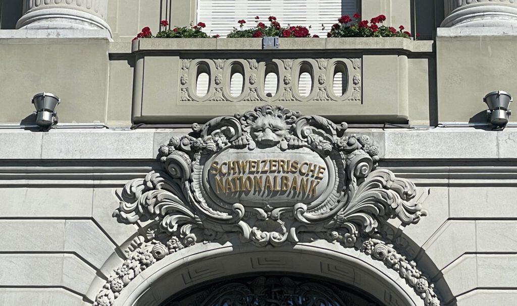 Das Logo der Schweizerischen Nationalbank am Hauptsitz in Bern