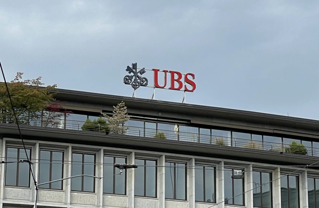 Das Logo der UBS auf dem Dach der Filiale am Zürcher Paradeplatz