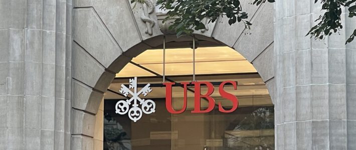 Das Logo der Grossbank UBS an der Zürcher Bahnhofstrasse