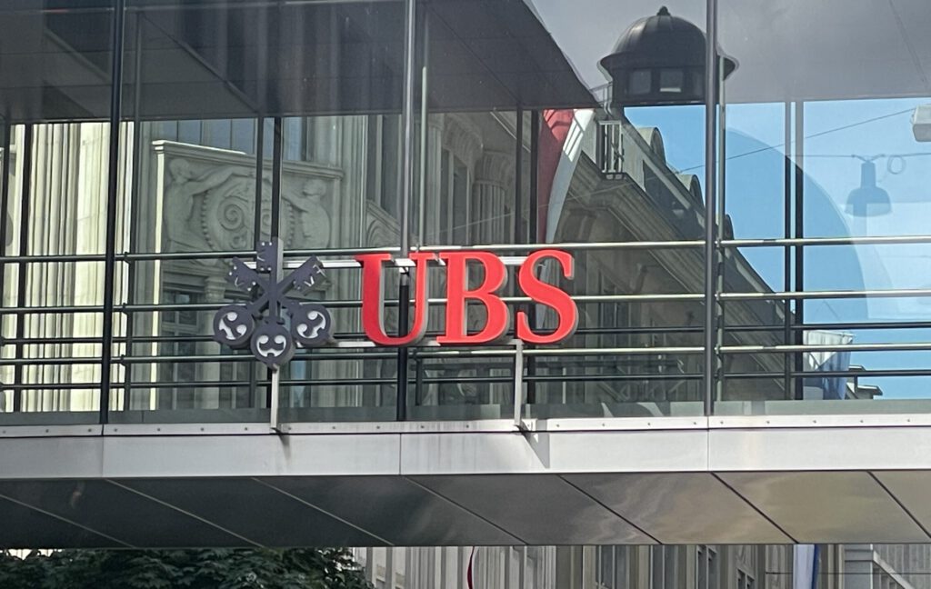 Das Logo der UBS in Zürich