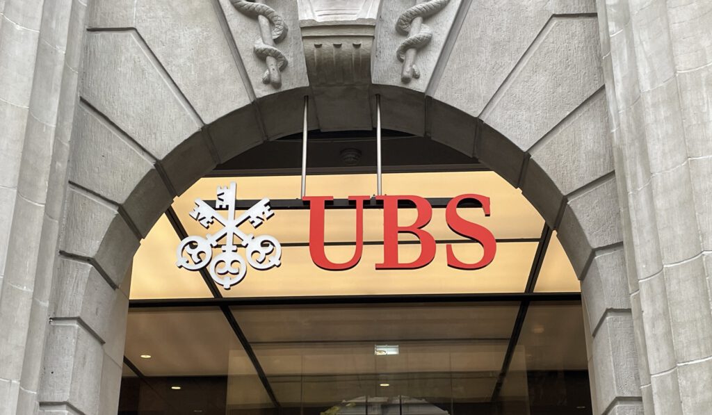 Logo der UBS an der Zürcher Bahnhofstrasse