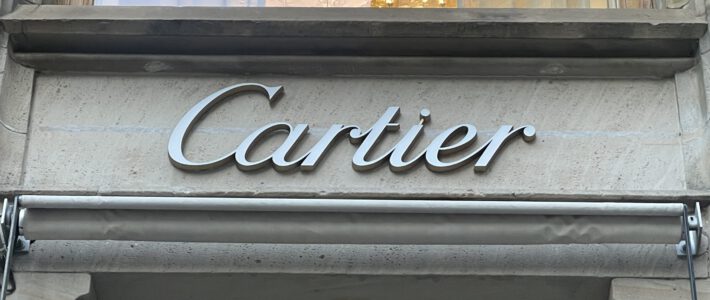 Logo von Cartier an einer Filiale