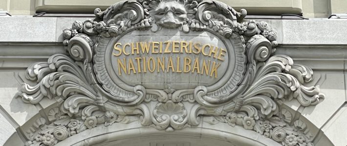 Das Logo der SNB am Hauptsitz in Bern